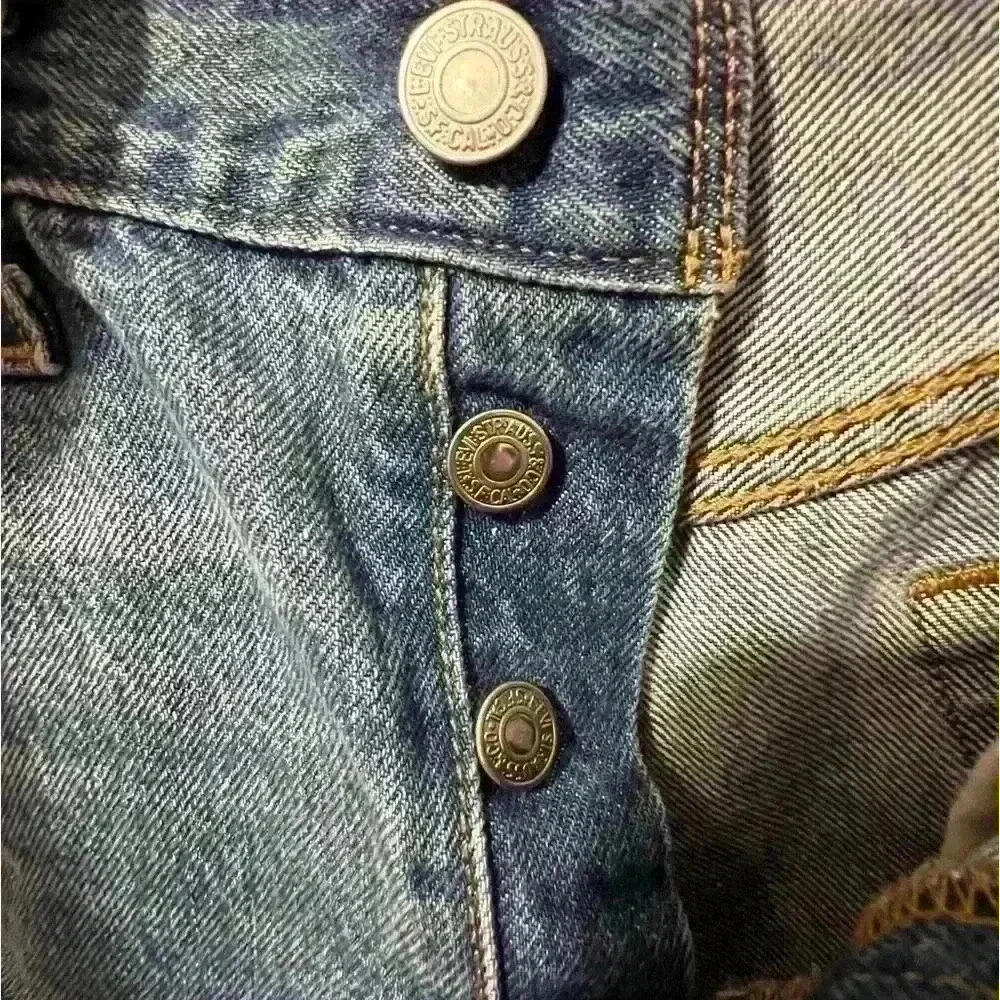 Levi's Levi 501 Blue Denim Jeans Shorts Button Closure‎ Distressed Booty Western